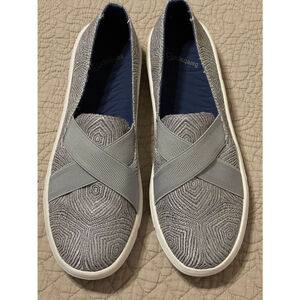 BareTraps Women's Bizzy Comfort Flat Sneaker Metallic Silver Size 8M NWOT
